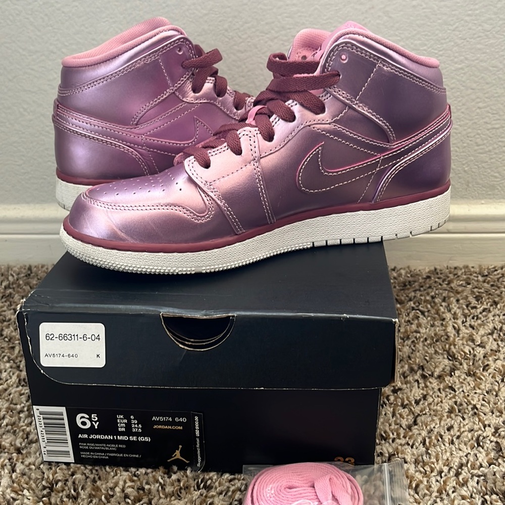 Jordan 1 Mid Metallic